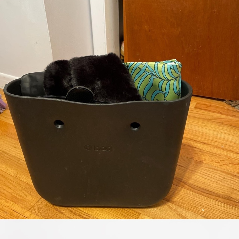 Black o bag with two inserts